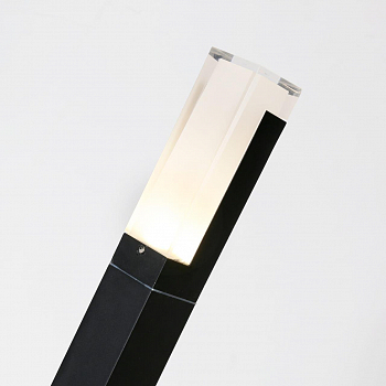 Уличный светильник на столбе Favourite 2861-1F